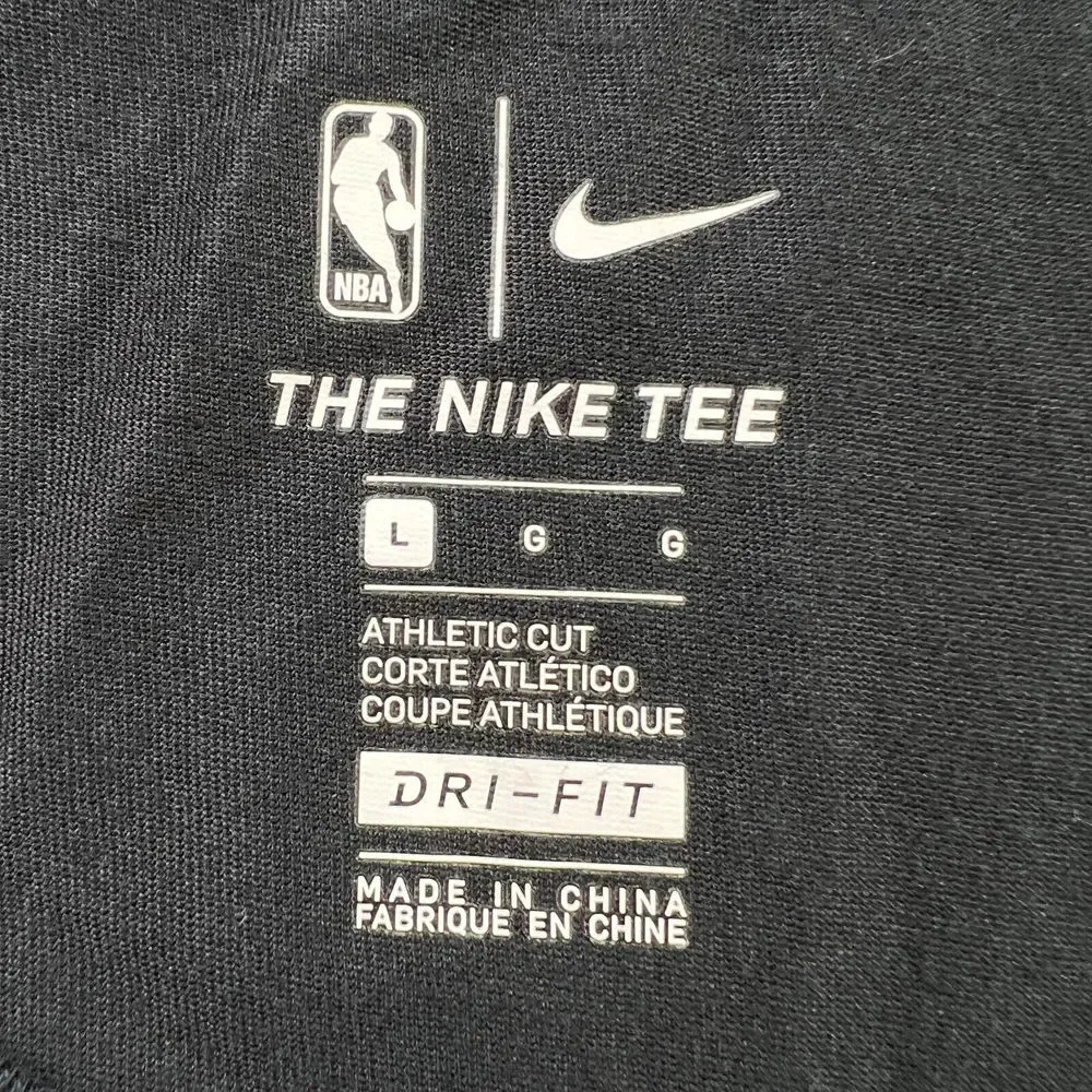 The Nike Tee Athletic Cut Dri-Fit Shirt‎ Mens Large Milwaukee Bucks Long Sleeve